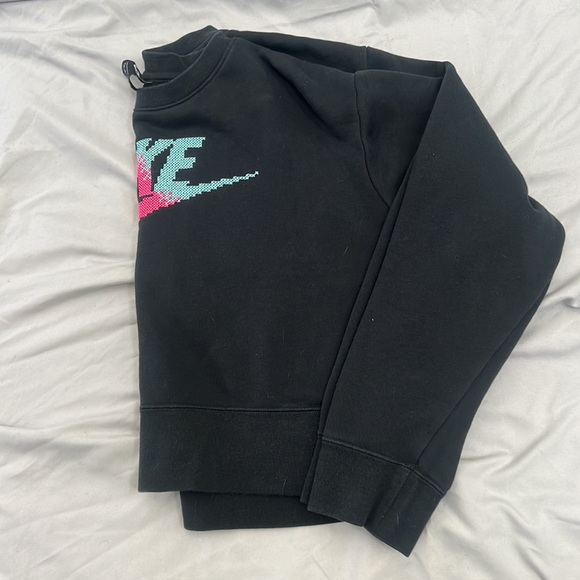 Nike women’s crop sweater. Great condition. Size medium, colour black - Picture 6 of 7